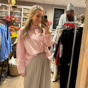 Prachtige blouse met plissé achterkant - Lichtroze