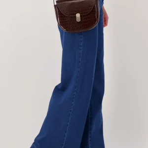 Zusss - Schoudertasje met gouden sluiting in croco structuur - Chocolade bruin