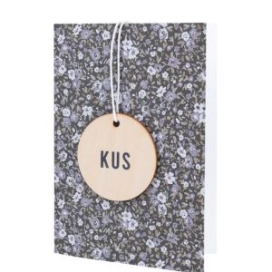 Zusss Wenskaart met houten tag - Kus