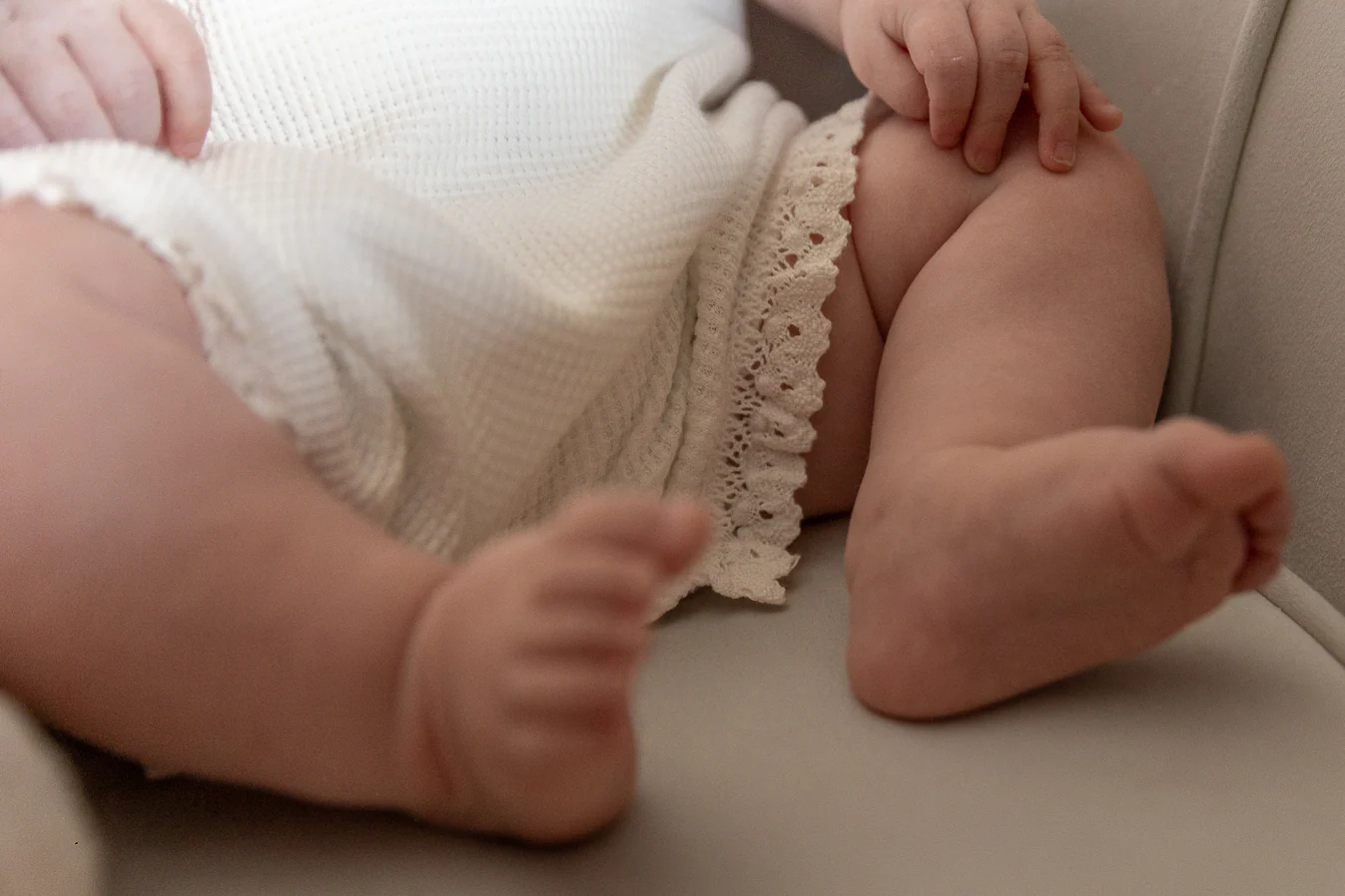 Monbebe - frill waffle summer suit with bonnet - ivory - Afbeelding 5