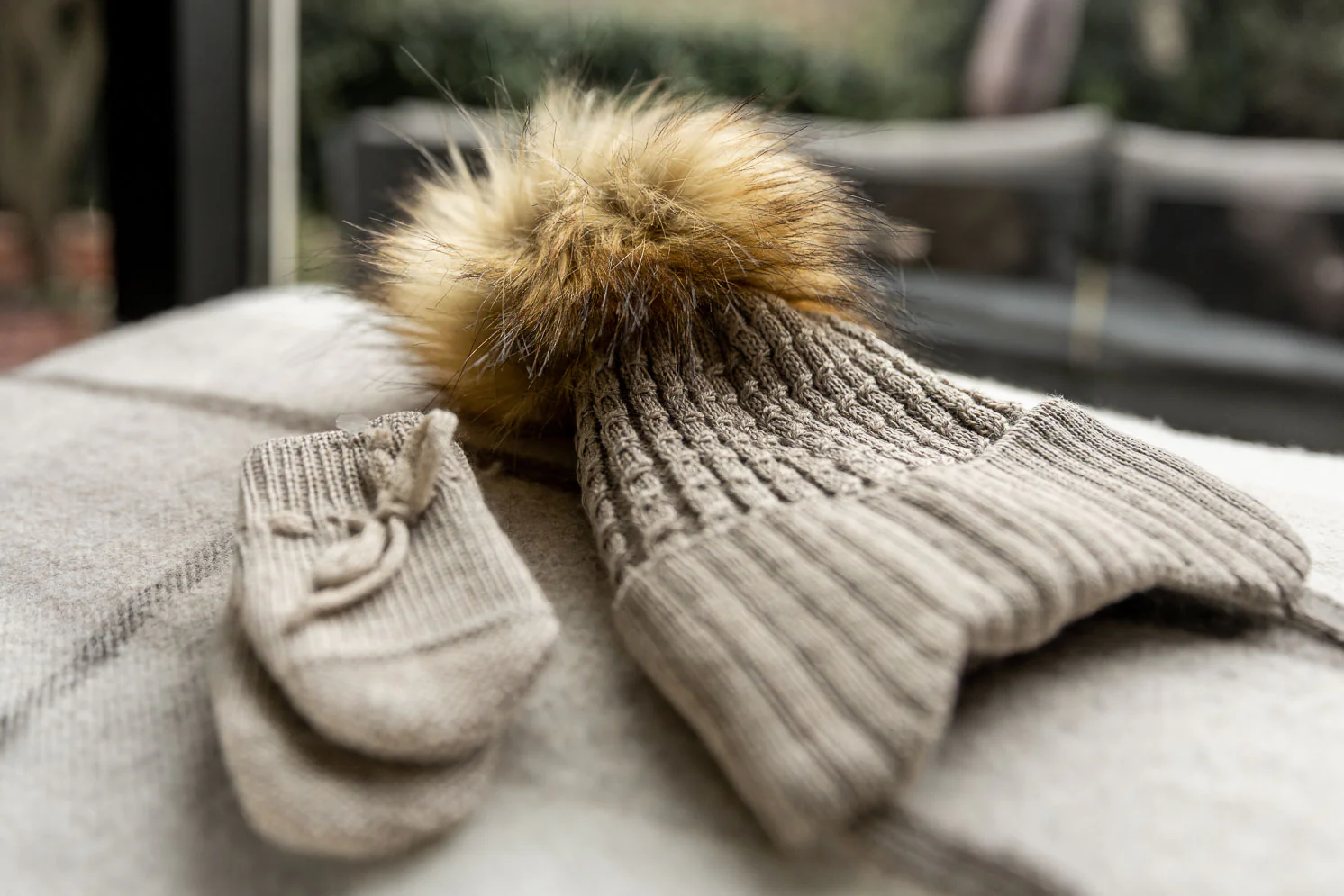 Muts Altra met pompon ~ taupe - Afbeelding 3