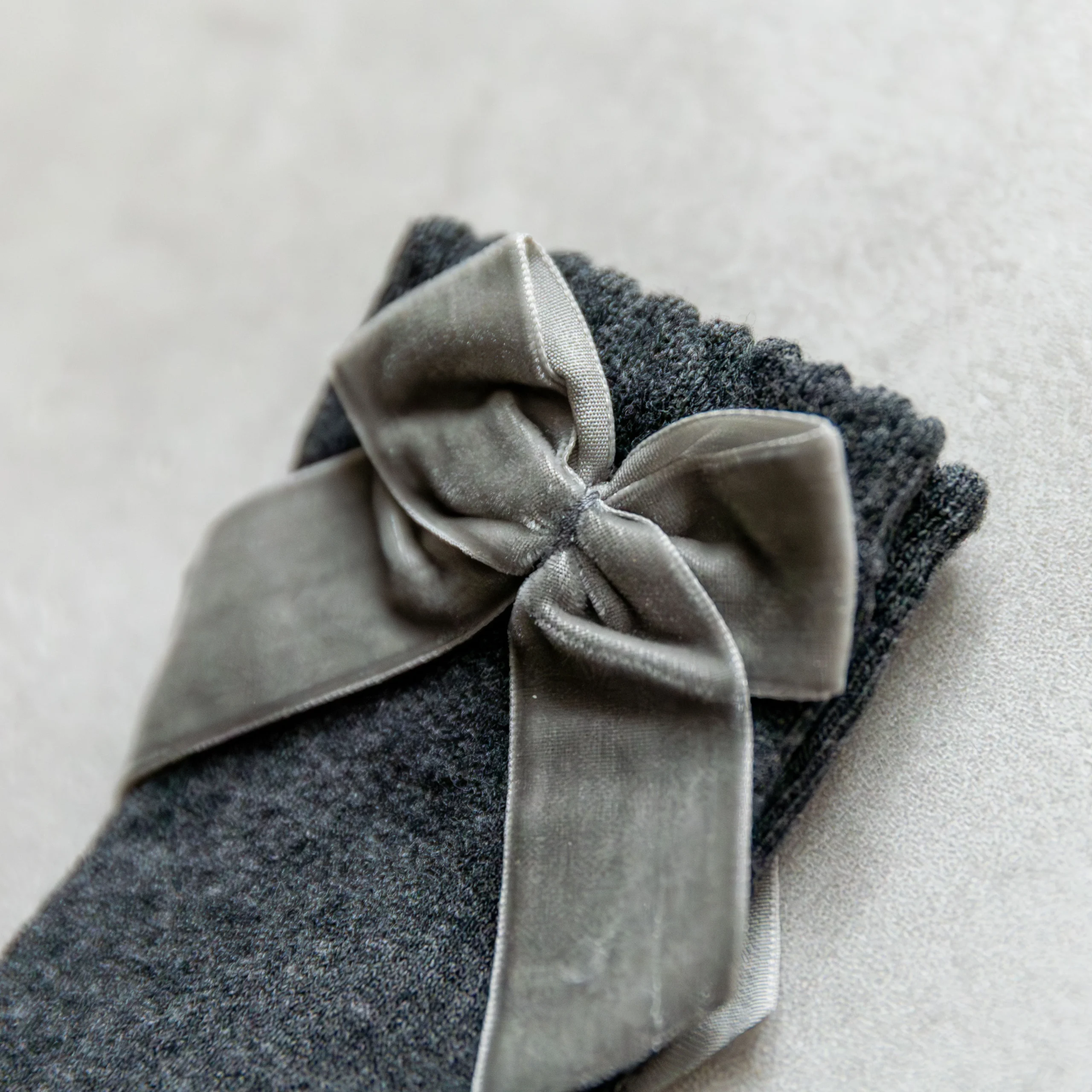 Kniekousen met velvet strik - antraciet - Afbeelding 3