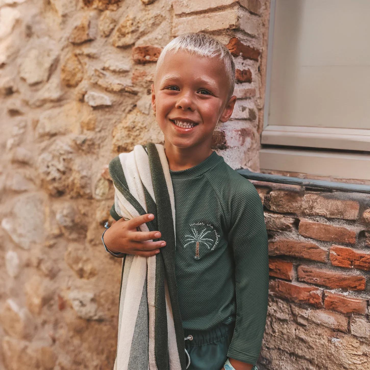 Salted Stories - SPF50+ swim shirt - bronze green - Afbeelding 3